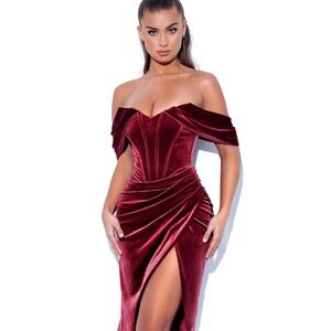 Miss Circle Omaria Burgundy Velvet Off Shoulder Corset Dress XL/US 12-14